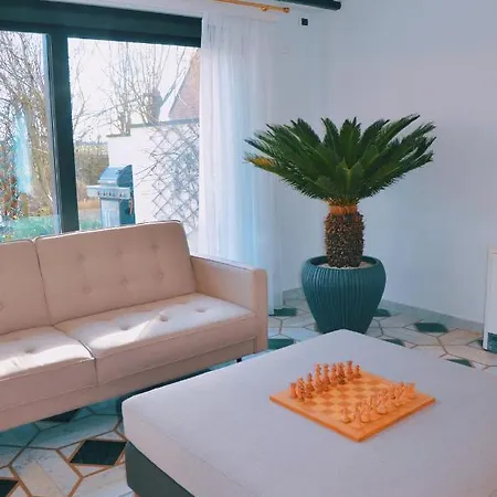 Celeste Met Jacuzzi Nabij Kust De Haan