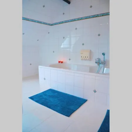 Celeste Met Jacuzzi Nabij Kust De Haan