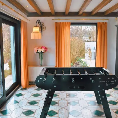 Celeste Met Jacuzzi Nabij Kust De Haan